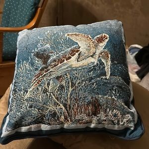 NWT Mohawk tapestries pillow has beautiful Sea Turtle design by Linda Thompson